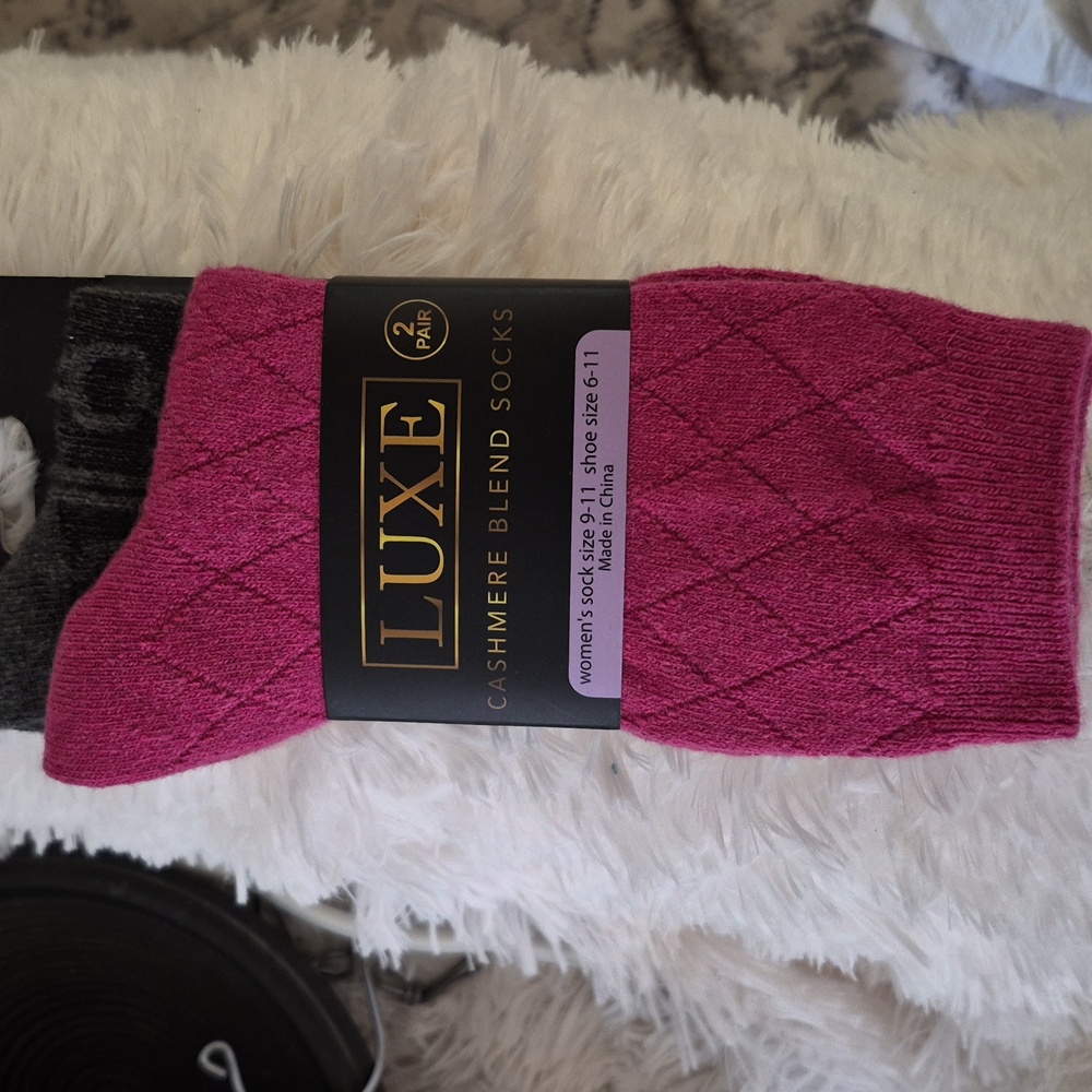 2 Pr Luxe Cashmere Blend Womens Socks Pink and Gray Sz 9-11 New